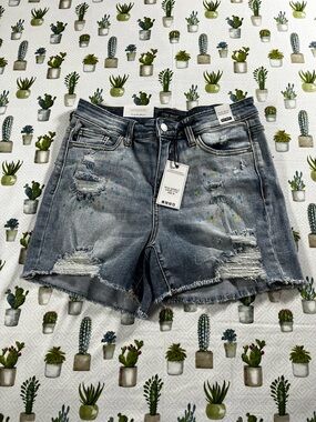 Judy Blue Light Wash Distressed Denim Shorts with Paint SplatterJB15204 LT